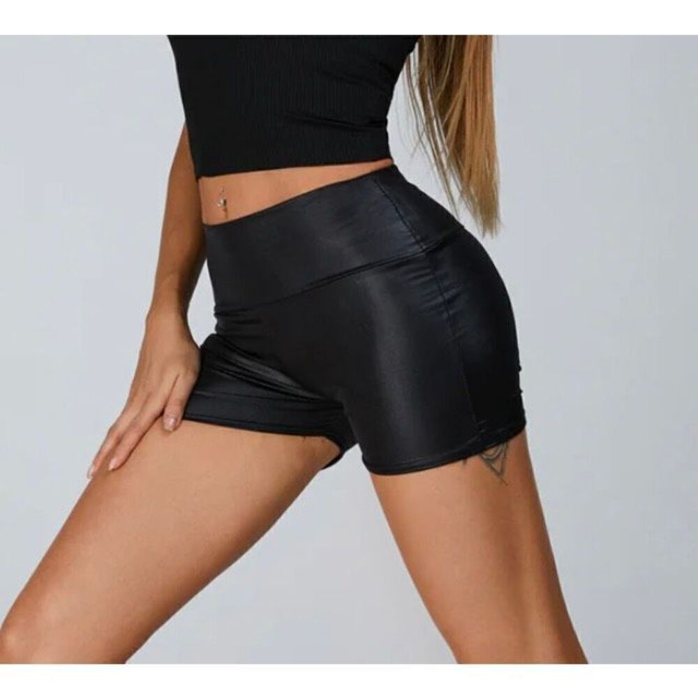 ZASUWA FEMALE GLOSSY PU FAUX LEATHER PEACH BUTT SPANDEX GYM BOOTY SHORTS